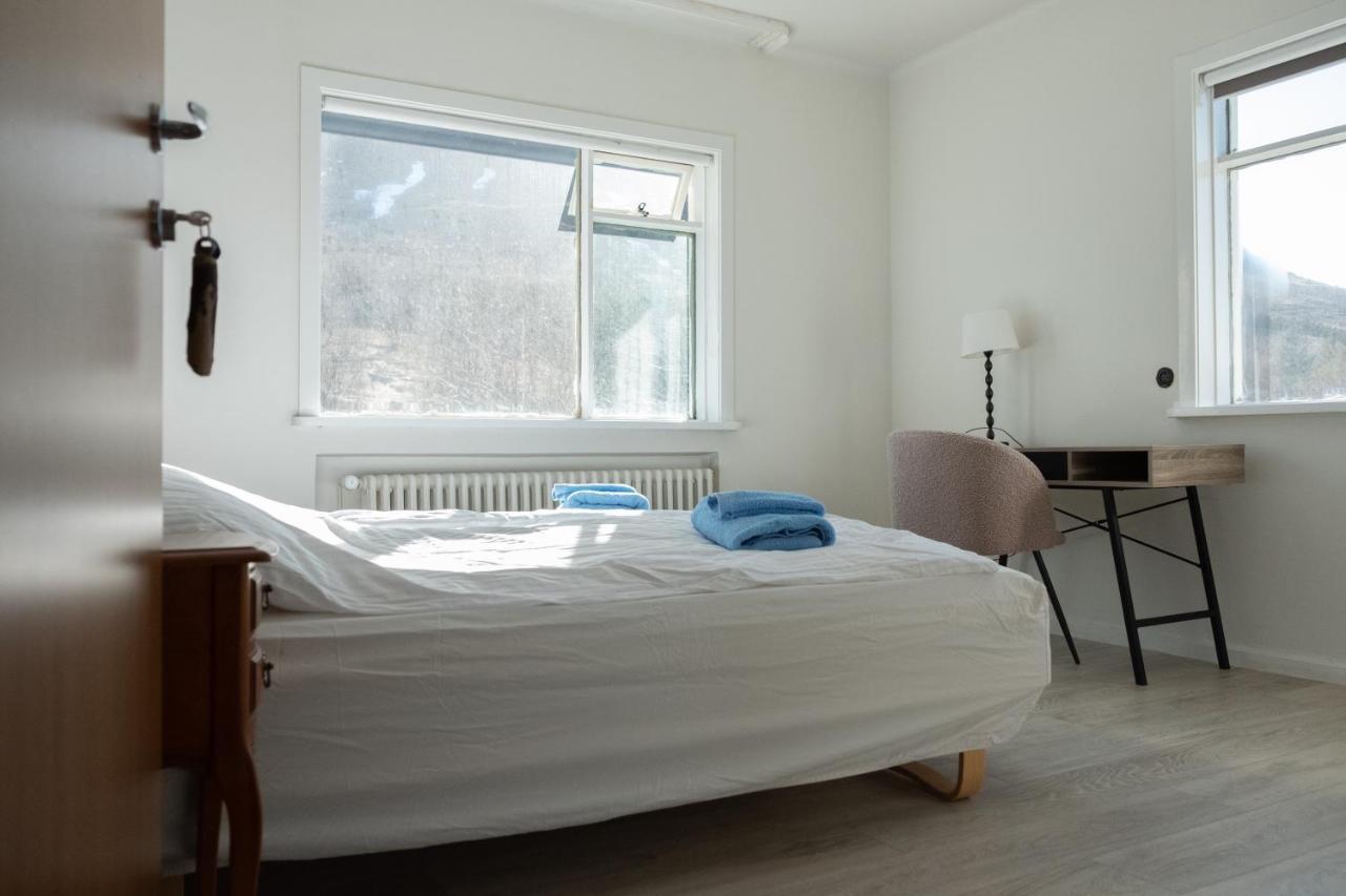 The Guesthouse By The Fjord Thingeyri Exterior foto