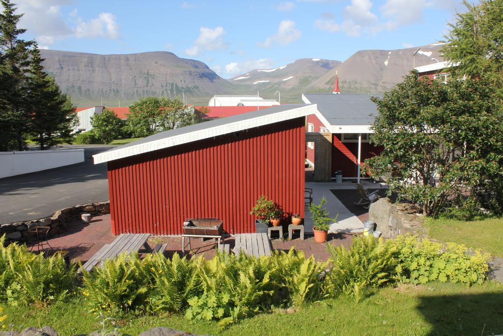 The Guesthouse By The Fjord Thingeyri Exterior foto